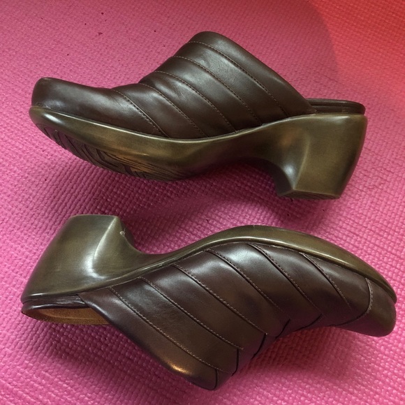 ๐ธ Unique Genuine Leather Clogs ๐ธ - Picture 2 of 10